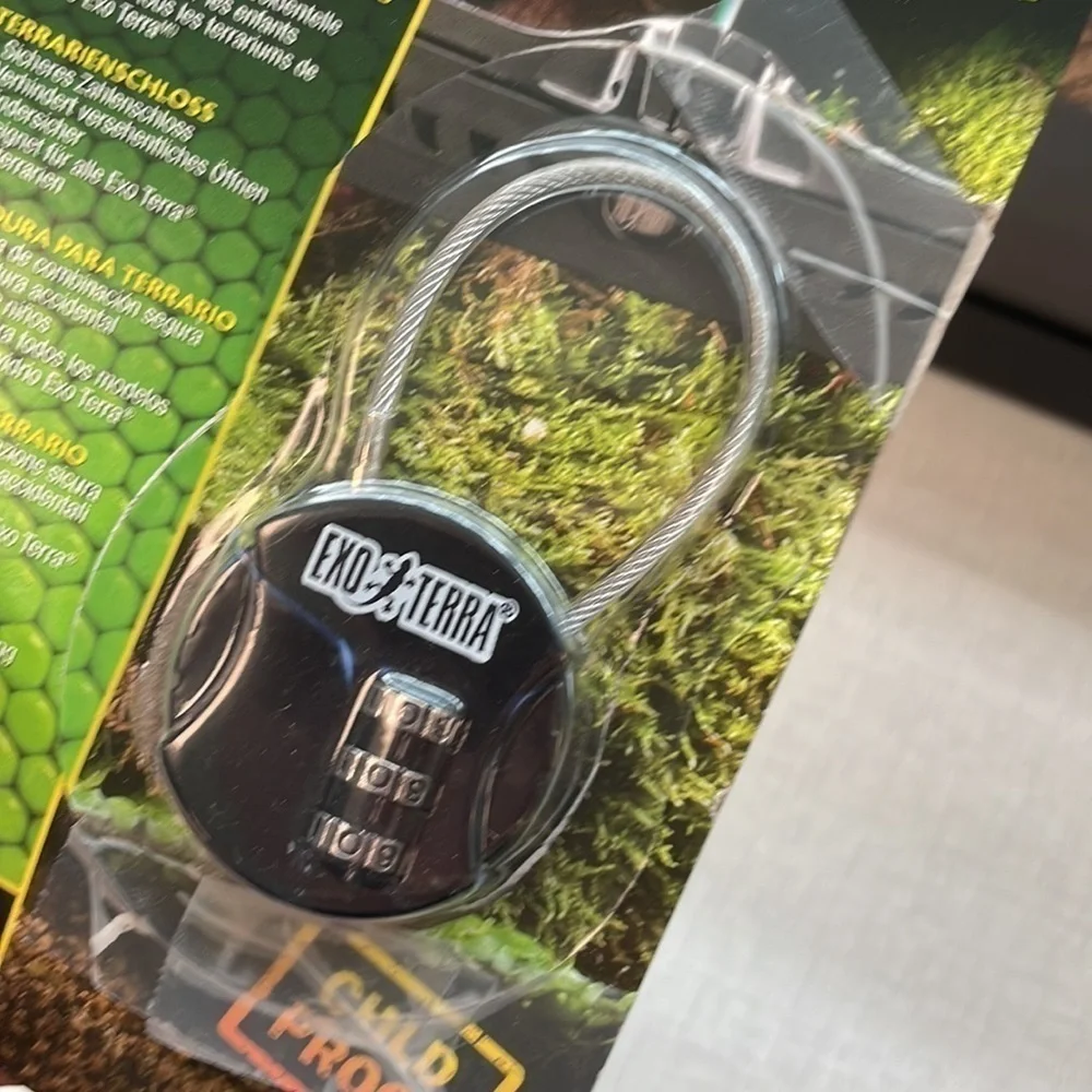 Host Pick! 🥳 NWT Terrarium Lock